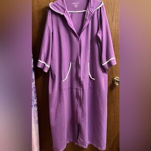 Dreams & Co Purple Hooded Zip-Up Robe Women’s size 1x